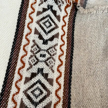 Load image into Gallery viewer, Los Andes Shop Wool Ponchos