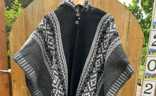 Load image into Gallery viewer, Los Andes Shop Wool Ponchos